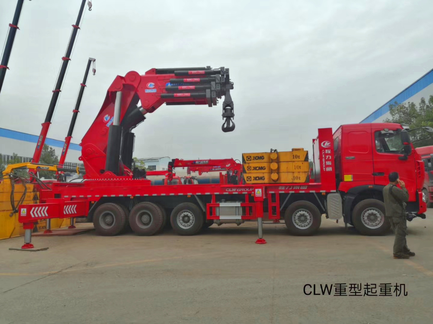 12米红色重汽豪沃国六120吨折臂吊工程机械设备出租